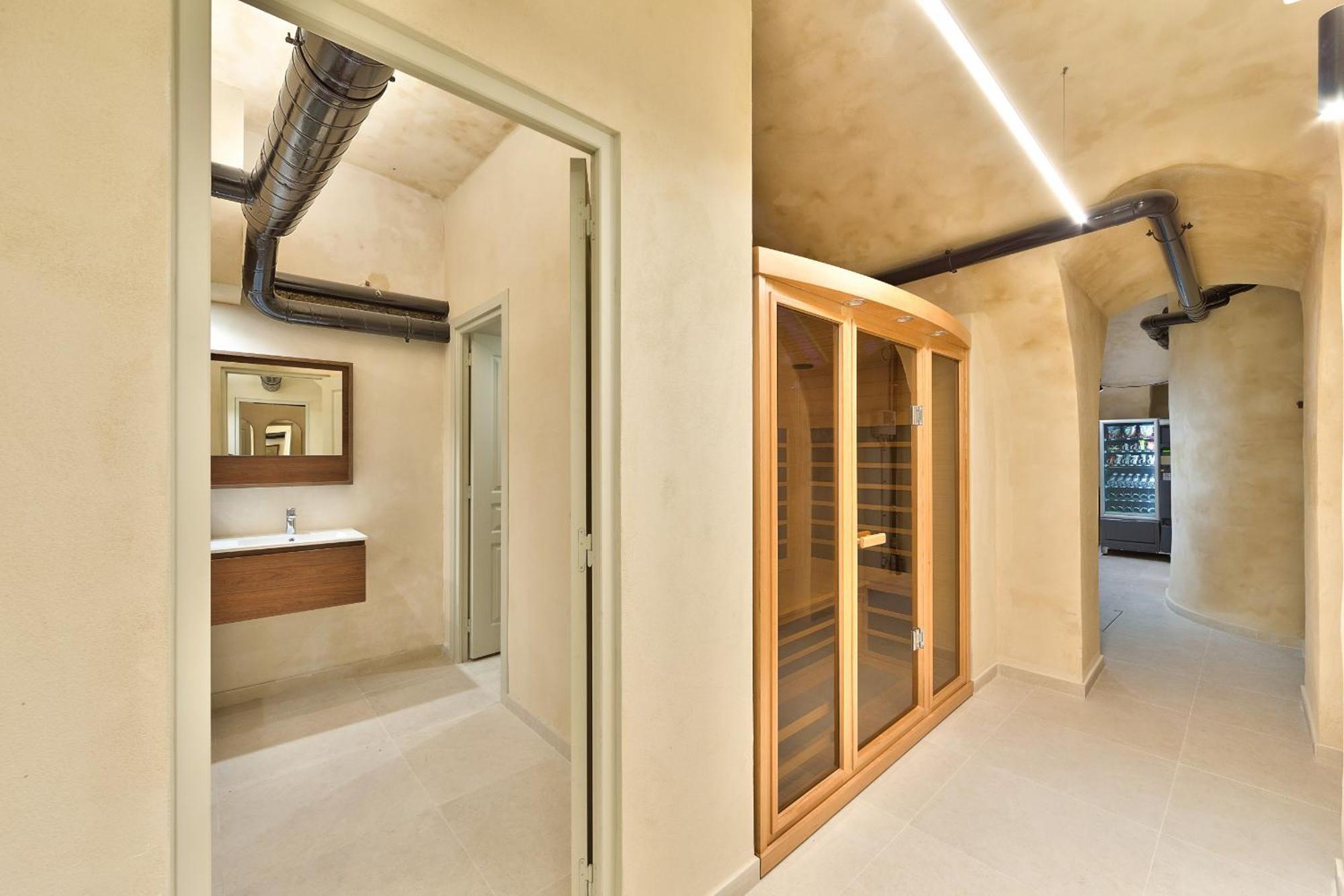 Urban Flat 108 - Classic Parisian 4 Bdr Flat